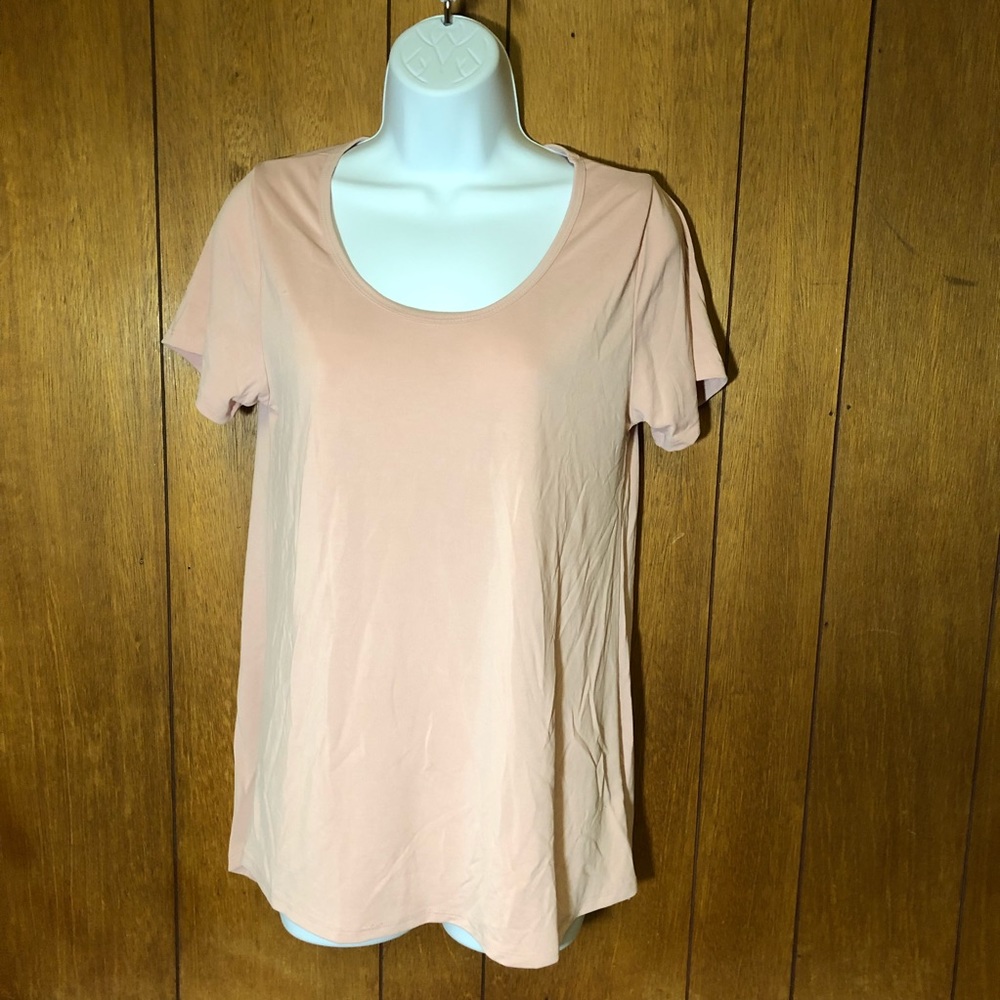 💓LuLaRoe solid pink Classic Tee XS 💓